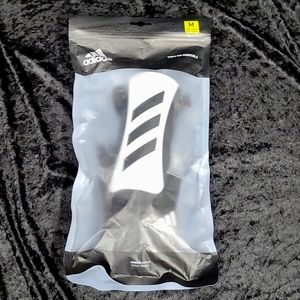 NEW Adidas Trio SG Match J Junior Style Shin guards Sz M Medium Black and White